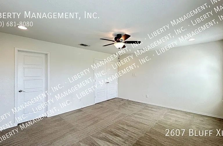 2607 Bluff Xing — Photo 36