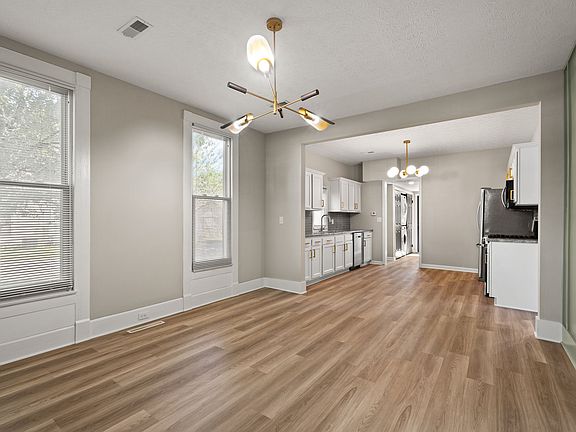 4th image of 1746 E Elm St