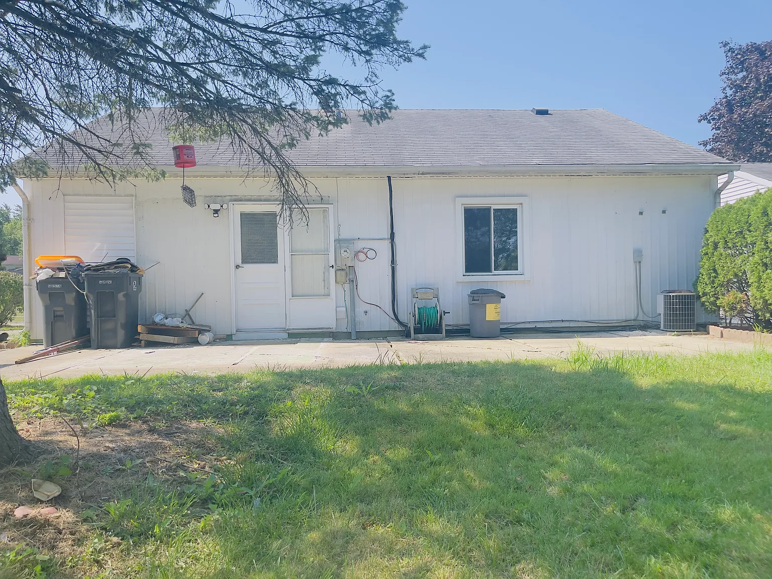 4 bed, 1.5 bath, 1069 sqft, $3,600 — Photo 2