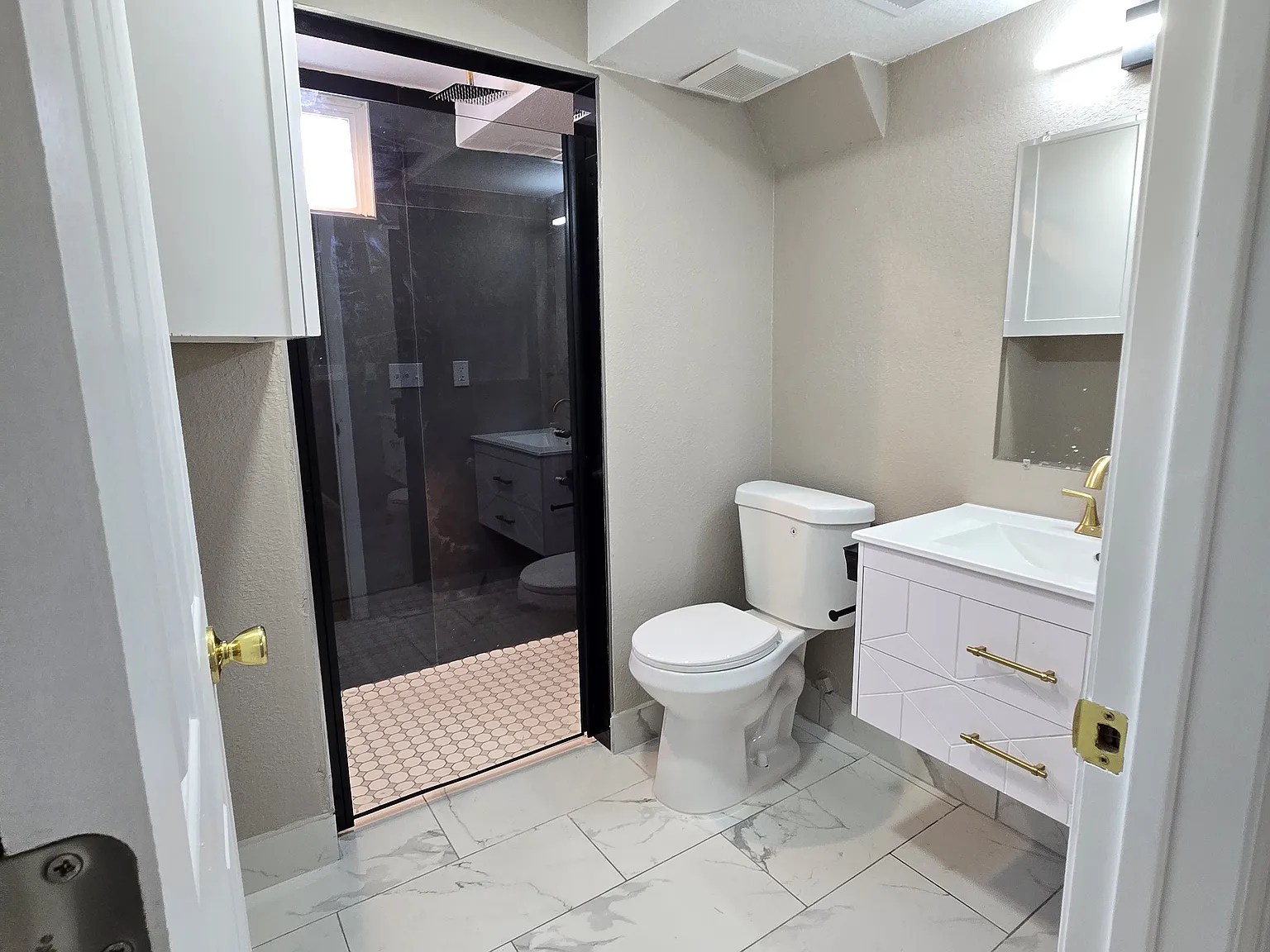 4 bed, 1986 sqft, $3,000 — Photo 1