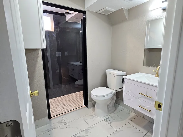 4480 S Queen St — Photo 1