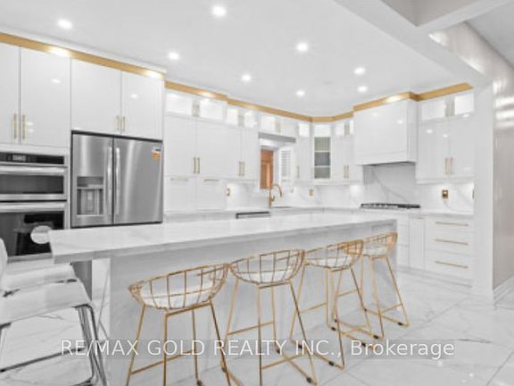 3rd image of 19 Attview Cres