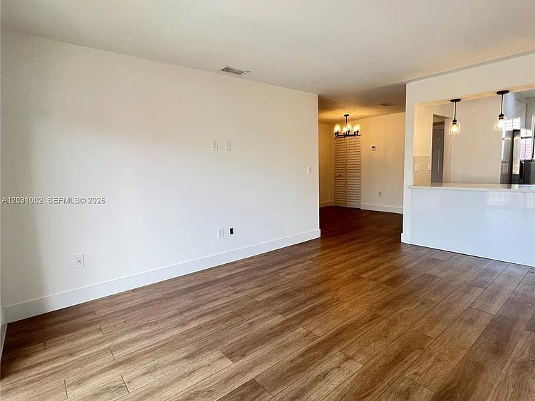 8425 NW 8th St #406 — Photo 2