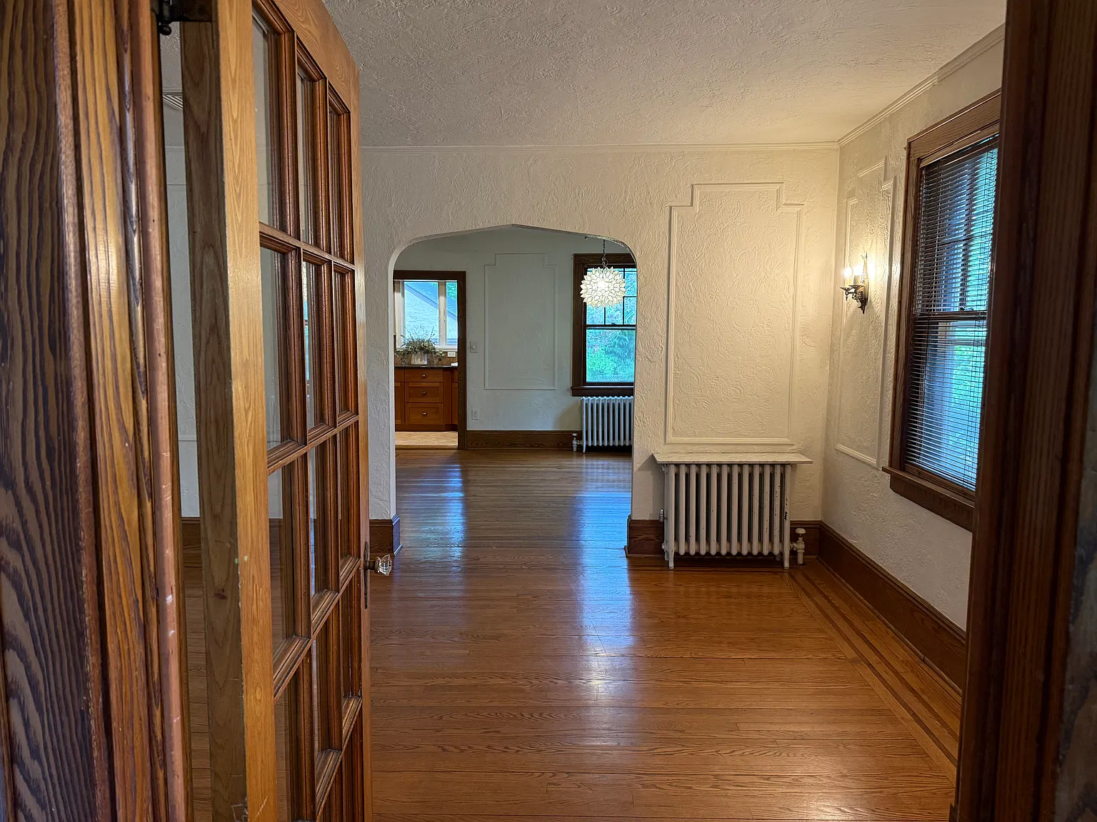 3 bed, 1.5 bath, 1643 sqft, $4,200 — Photo 2