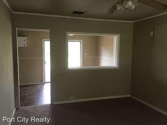 3rd image of 950 Windsor Dr