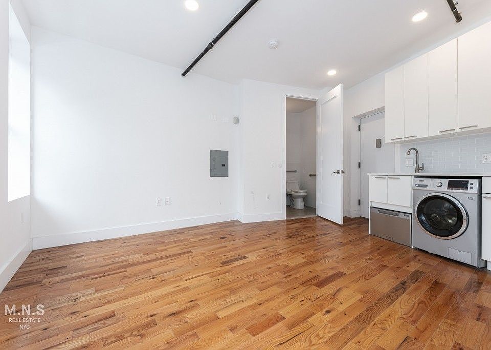 1st image of 975 Washington Ave #1C1