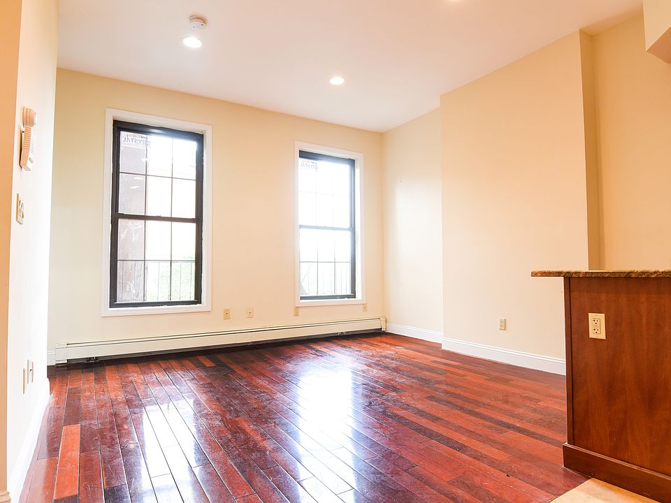 1st image of 606 Henry St #301