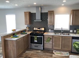 3226 W 52nd St, Davenport, IA 52806