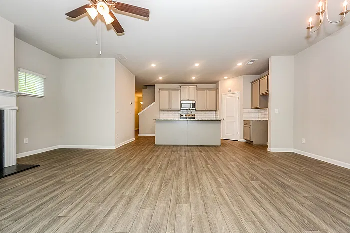 3 bed, 2.5 bath, 1968 sqft, $2,195 — Photo 4