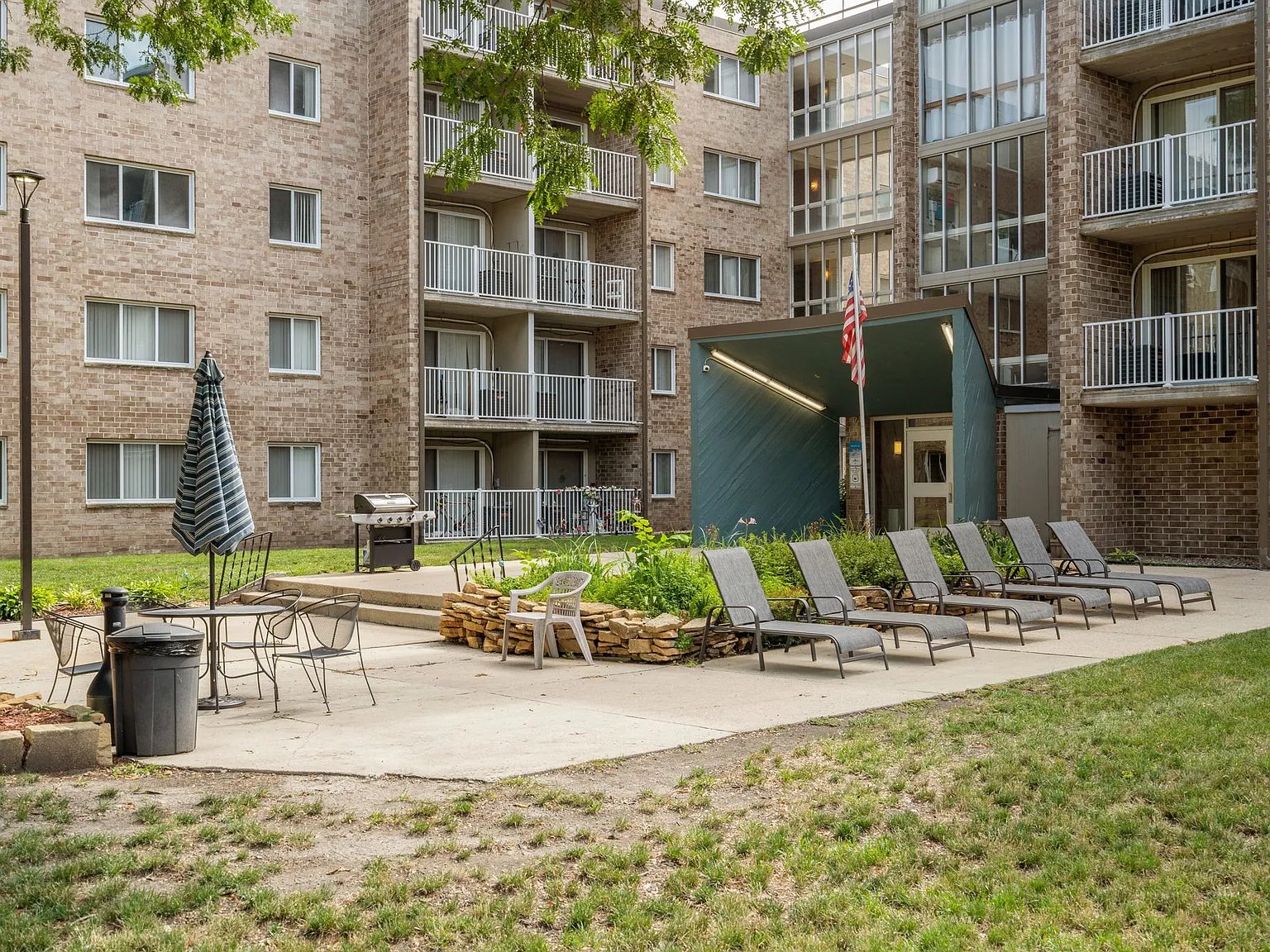 River Bluff Apartments — Photo 3