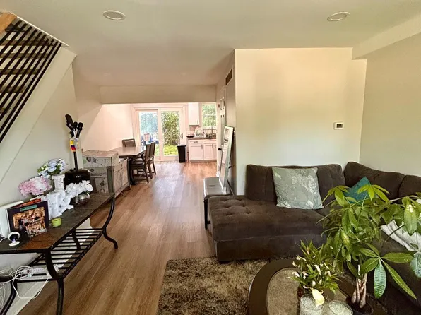 104 Thorn Ln, New Castle, DE 19720