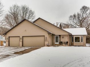 2216 Ide Ct, Saint Paul, MN 55109