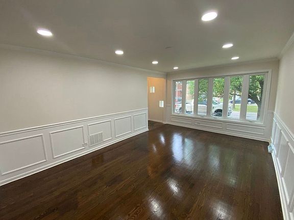 4th image of 5749 W 63rd Pl