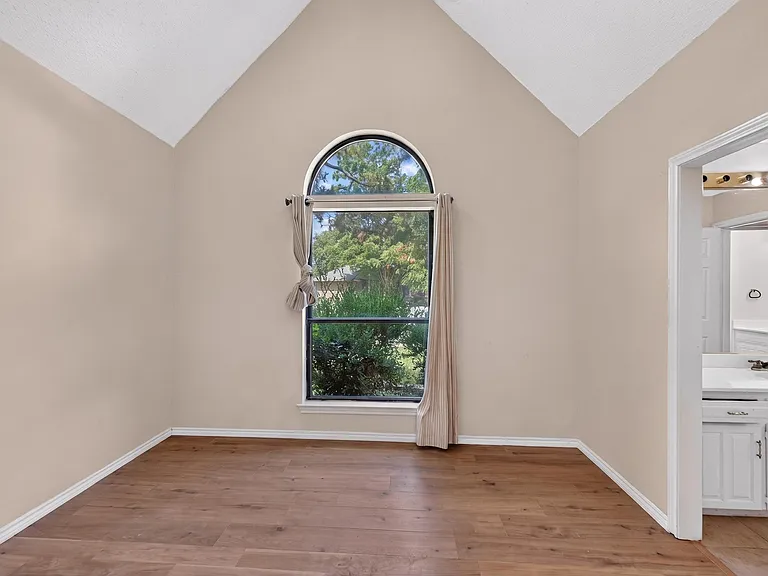 2105 Rolling Oak Ln — Photo 23