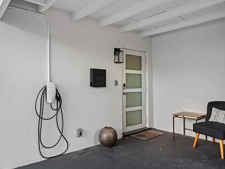 3961 NE 10th Ave — Photo 63