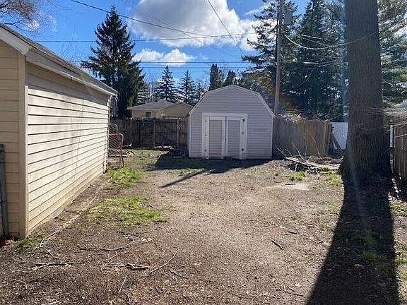 4th image of 1862 Elwood St