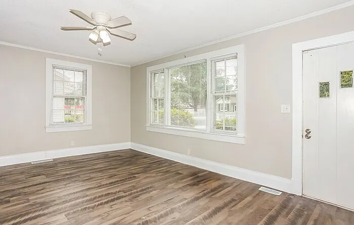 2358 Forster St — Photo 3