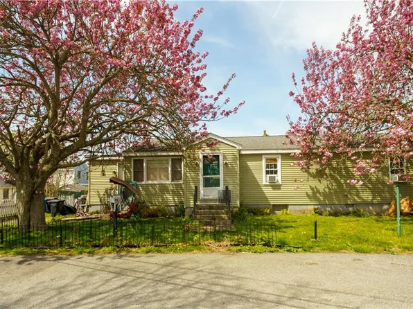 54 Homer St, Newport, RI 02840