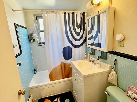 4th image of 105 Chestnut St APT 2B