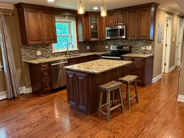 8285 Archer Ave APT 4, Willow Springs, IL 60480