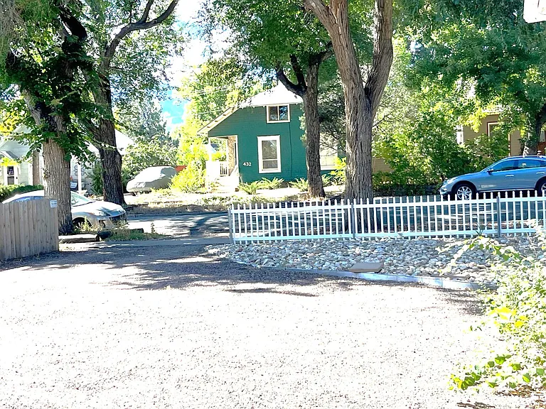 439 N Walnut St — Photo 24