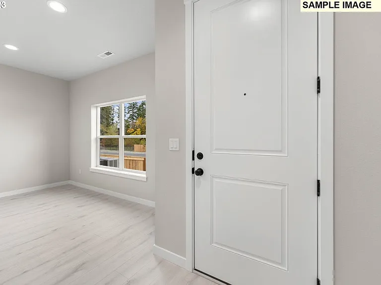 18418 NE 46th Pl — Photo 3