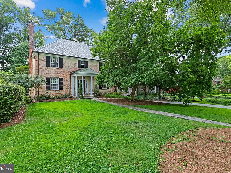 3273 Worthington St NW — Photo 1