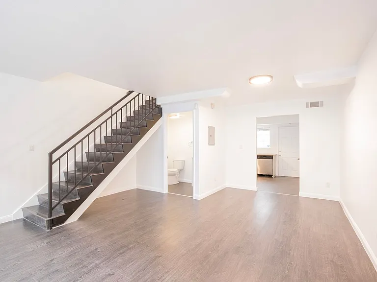 1817 Garfield Pl — Photo 6
