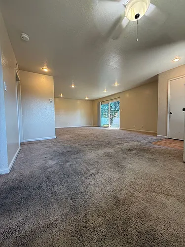 1548 Hudson Street Photo 1