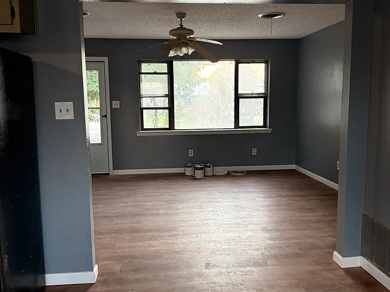 1431 Maple Ave — Photo 6