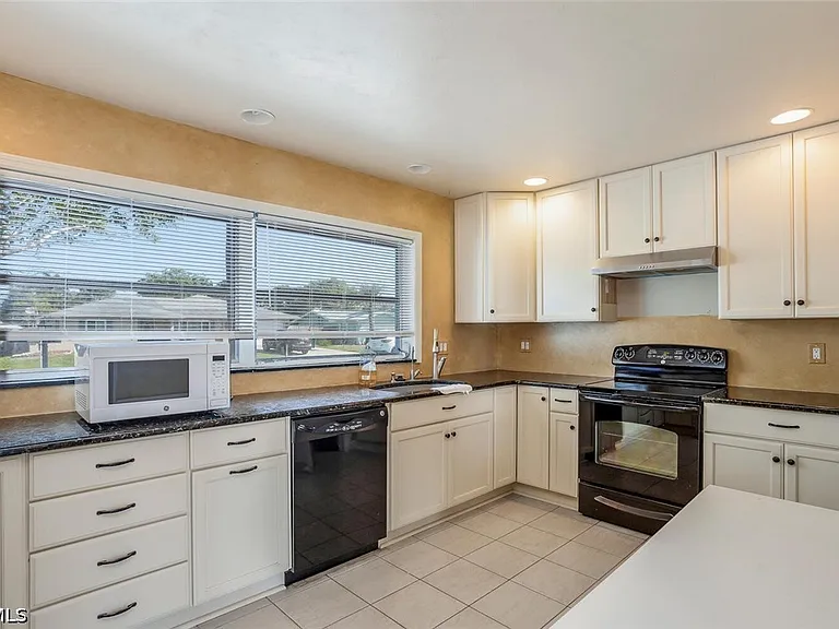 806 Entrada Dr N — Photo 10