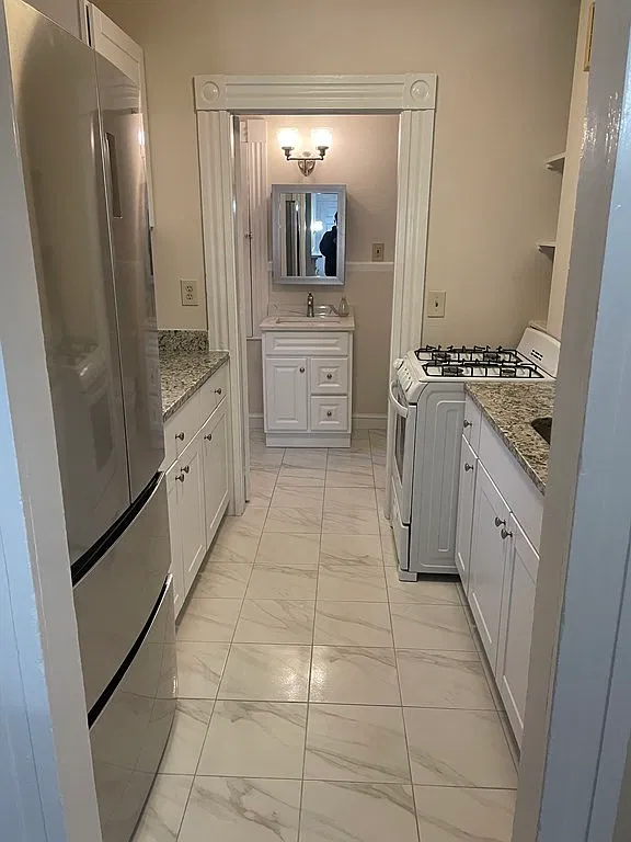 1 bed, 700 sqft, $1,950 — Photo 4