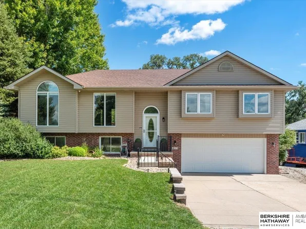 9813 Gabriella Dr, Plattsmouth, NE 68048