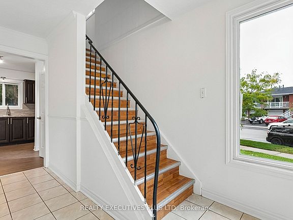 5th image of 1037 Stainton Dr