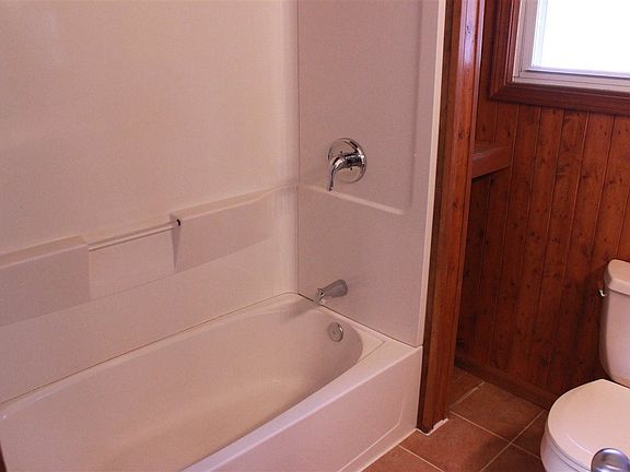 5th image of 802 King St