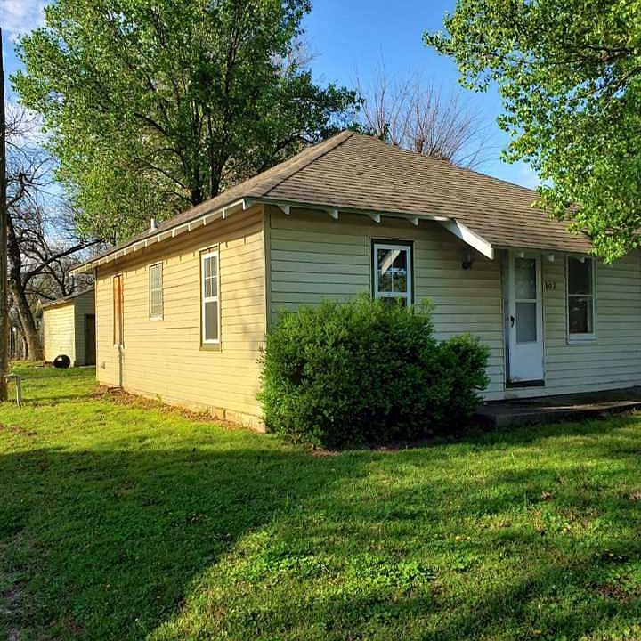 2nd image of 107 Adams Ave