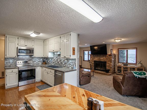 4th image of 1013 Cypress Dr