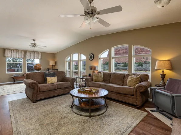 4138 E Juniper Cliffs Dr, Kanab, UT 84741