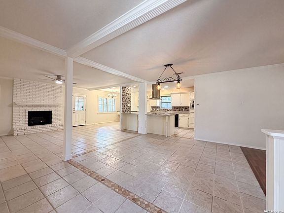 3rd image of 326 DE SOTO DR