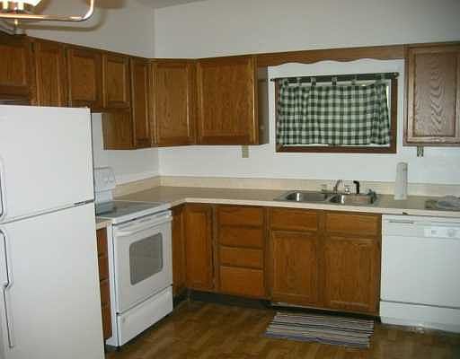 2nd image of 334 W Lawrence St
