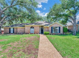 401 Meadow Mountain Dr, Woodway, TX 76712