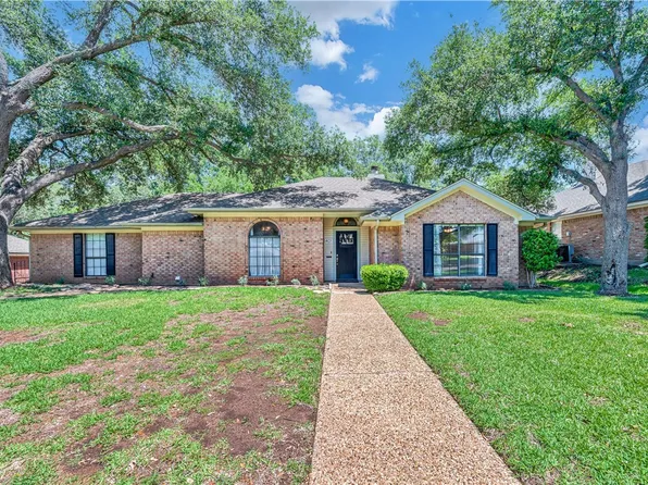 401 Meadow Mountain Dr, Woodway, TX 76712