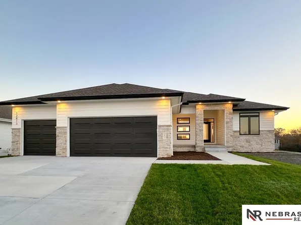 12813 Cooper St, Omaha, NE 68138