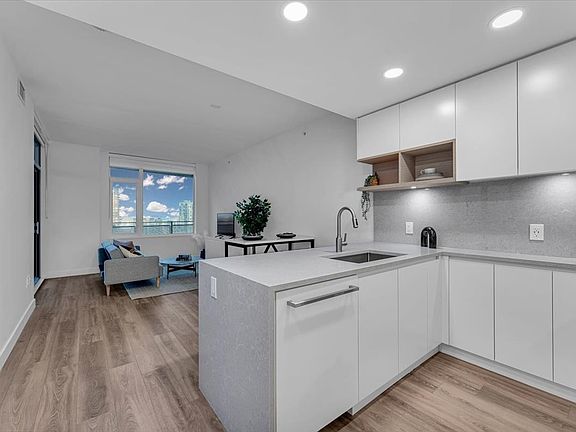 4th image of 1706-4433 Alaska St #1706