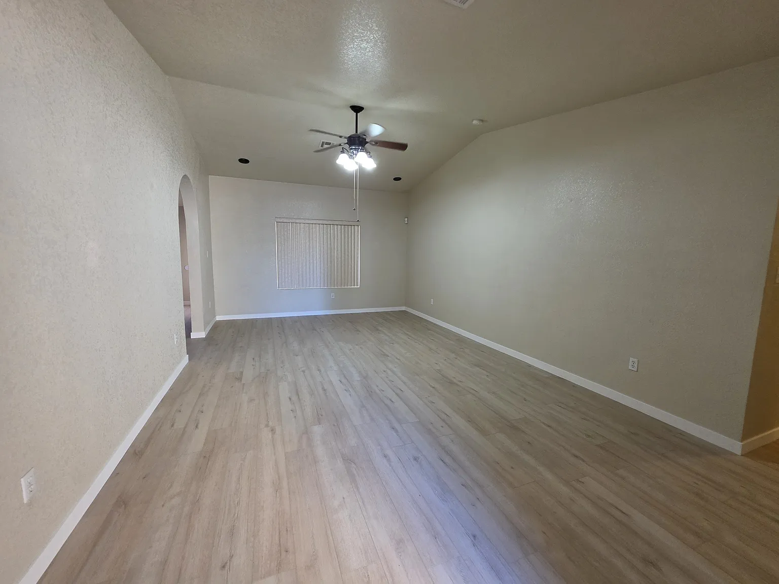 4 bed, 2100 sqft, $2,000 — Photo 2