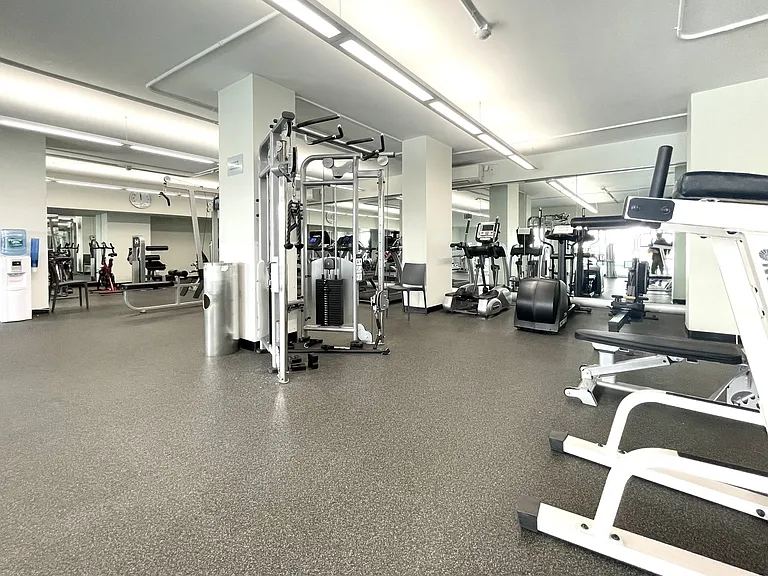 2500 Johnson Ave #10T — Photo 9