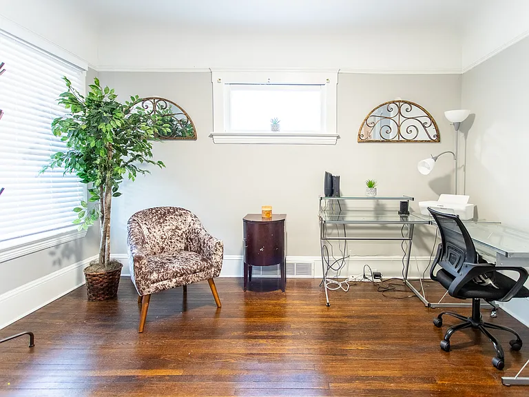 10605 Ashbury Ave — Photo 2