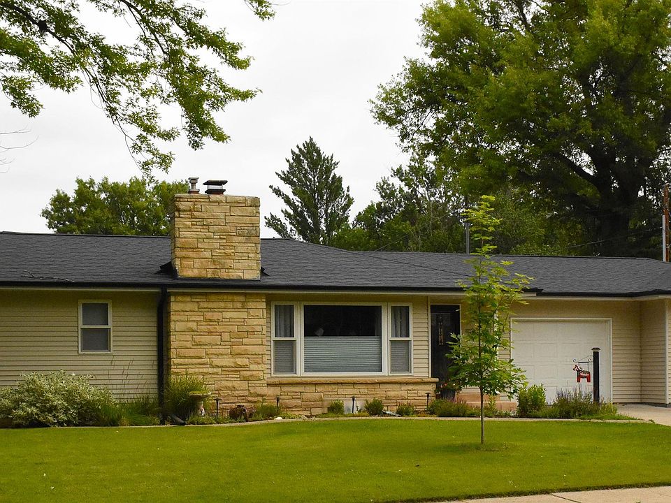 1st image of 16 Fairview Dr