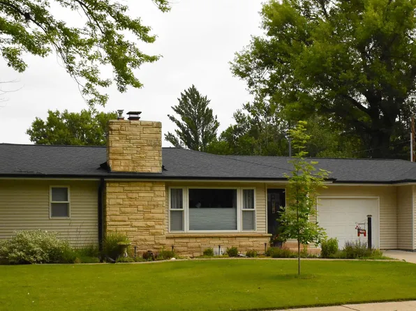 16 Fairview Dr, York, NE 68467