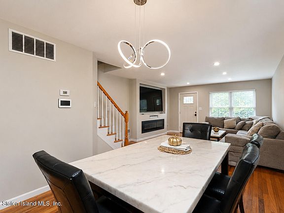 4th image of 285 Lockman Ave